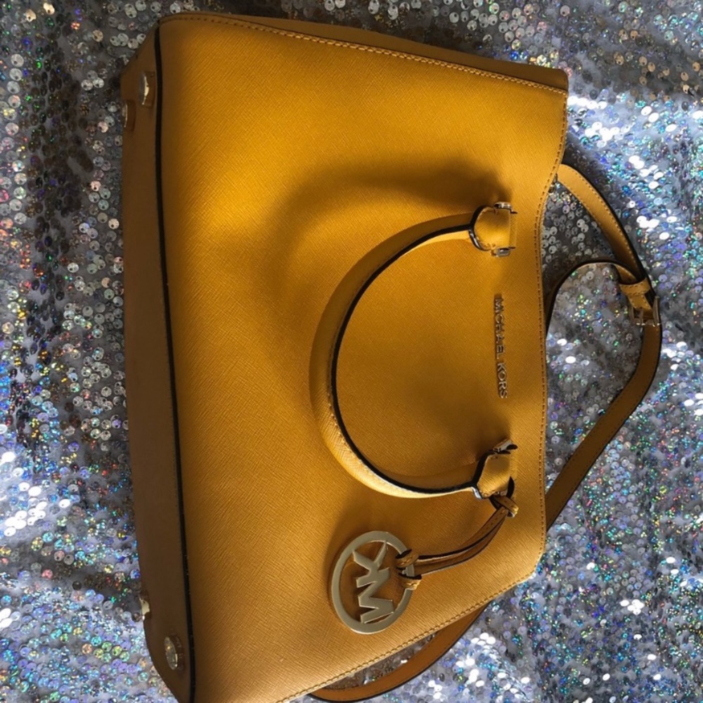 Michael Kors Sutton medium in color sun - Picture 2 of 2